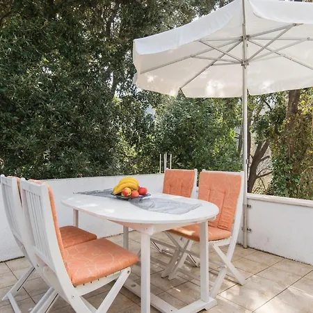 Two-Bedroom Apartment in Zuljana