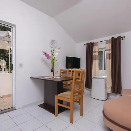 Apartment Cozy In With Wifi Žuljana