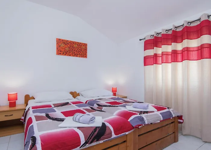 Cozy Apartment In Zuljana With Wifi Apartman *