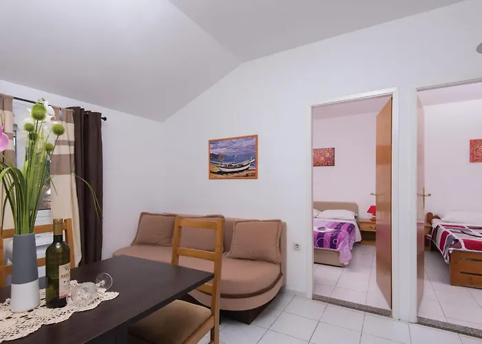 Cozy Apartment In Zuljana With Wifi * Zuljana