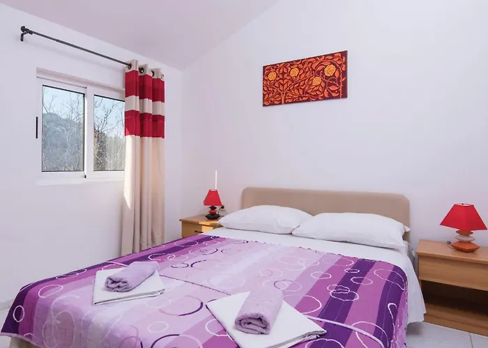 Cozy Apartment In Zuljana With Wifi Apartman *