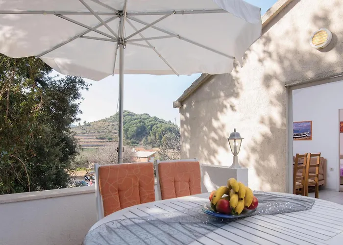 Apartman Cozy Apartment In Zuljana With Wifi Zuljana