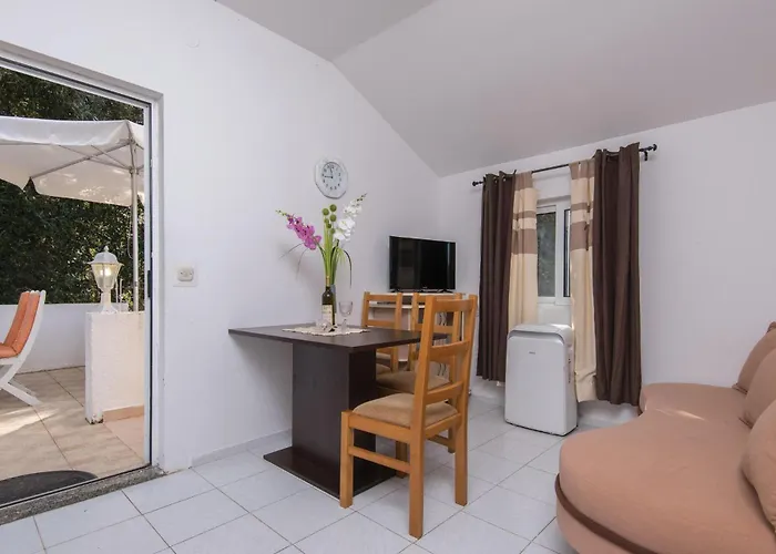 Cozy Apartment In Zuljana With Wifi * Zuljana