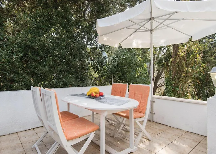 Cozy Apartment In Zuljana With Wifi